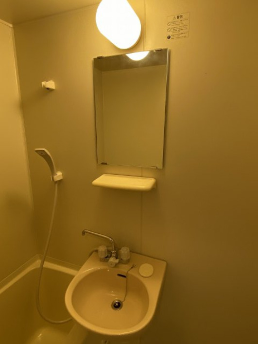 洗面設備　浴室内に洗面台あり！