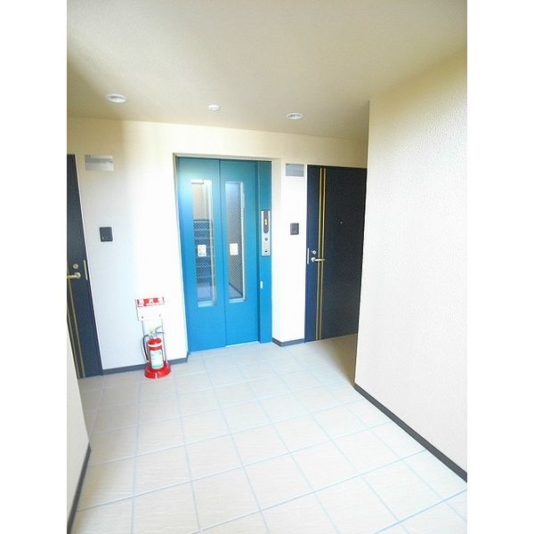 ロビー　エレベーター付きです