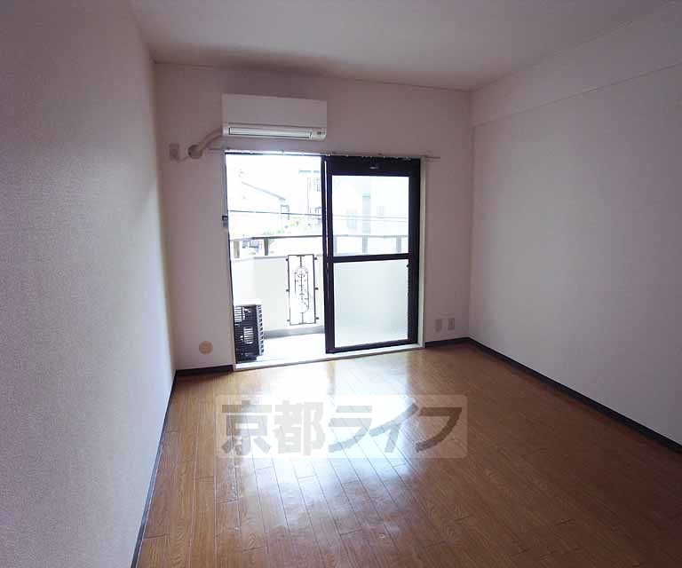 居室・リビング　全室南向きの明るく静かなお部屋です。