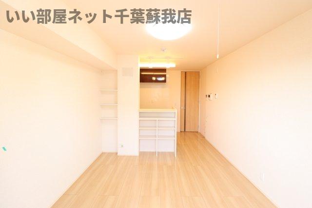 居室・リビング　こちらのリビングで趣味の時間をお楽しみください