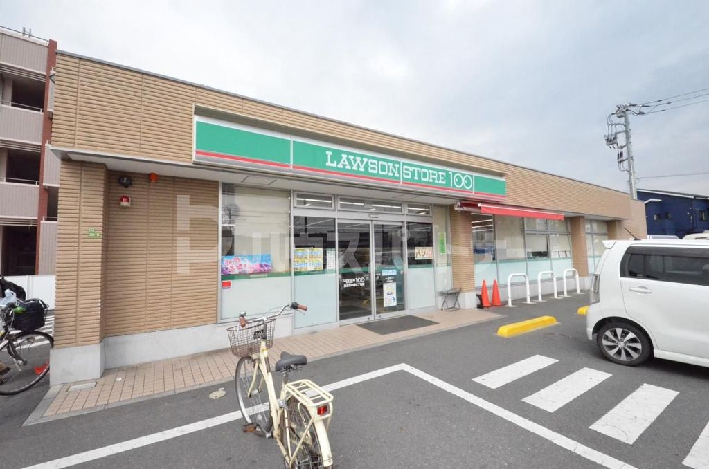 コンビニ　ローソンストア100足立竹の塚七丁目店（コンビニ）まで380m