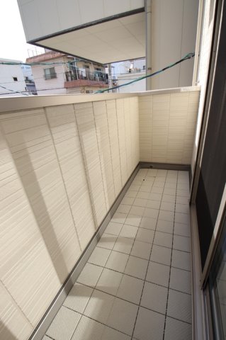 バルコニー　外からの目が気にならないバルコニーで洗濯物が干せます
