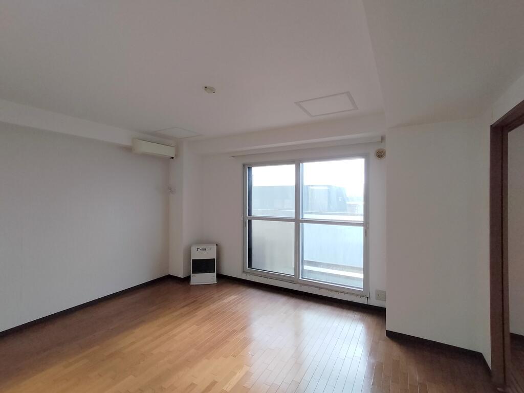 居室・リビング　明るいリビングです♪