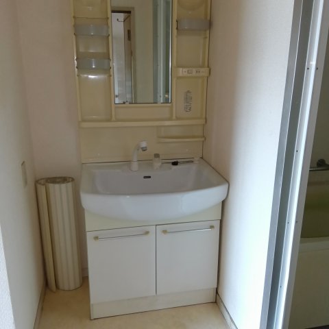 洗面設備　コンパクトで使いやすい洗面所