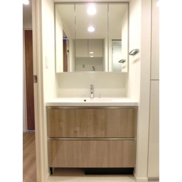 洗面設備　※写真は同タイプ住戸です。