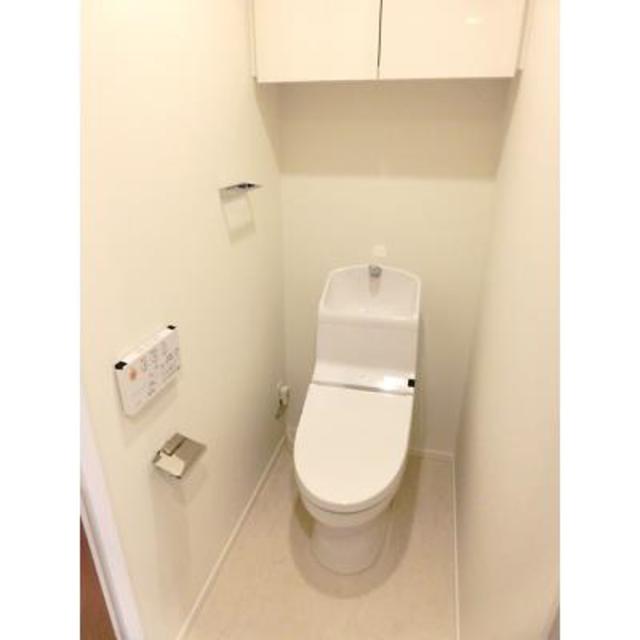 トイレ　※写真は同タイプ住戸です。