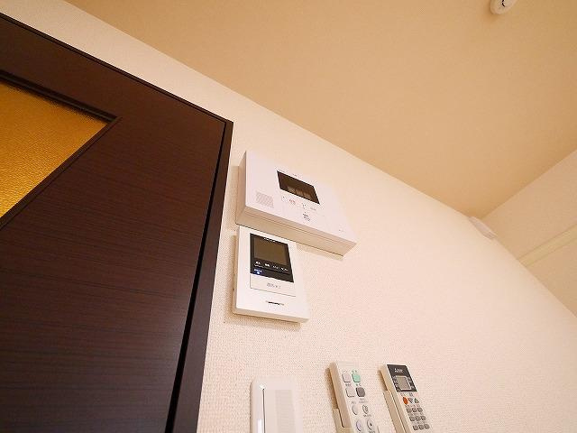 セキュリティ　室内から訪問者がわかるモニター付きインターホン