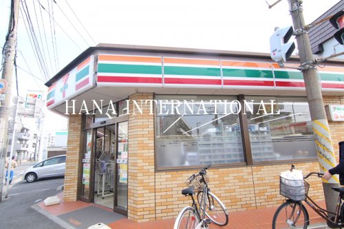 コンビニ　セブン－イレブン江戸川新堀２丁目店（コンビニ）まで698m