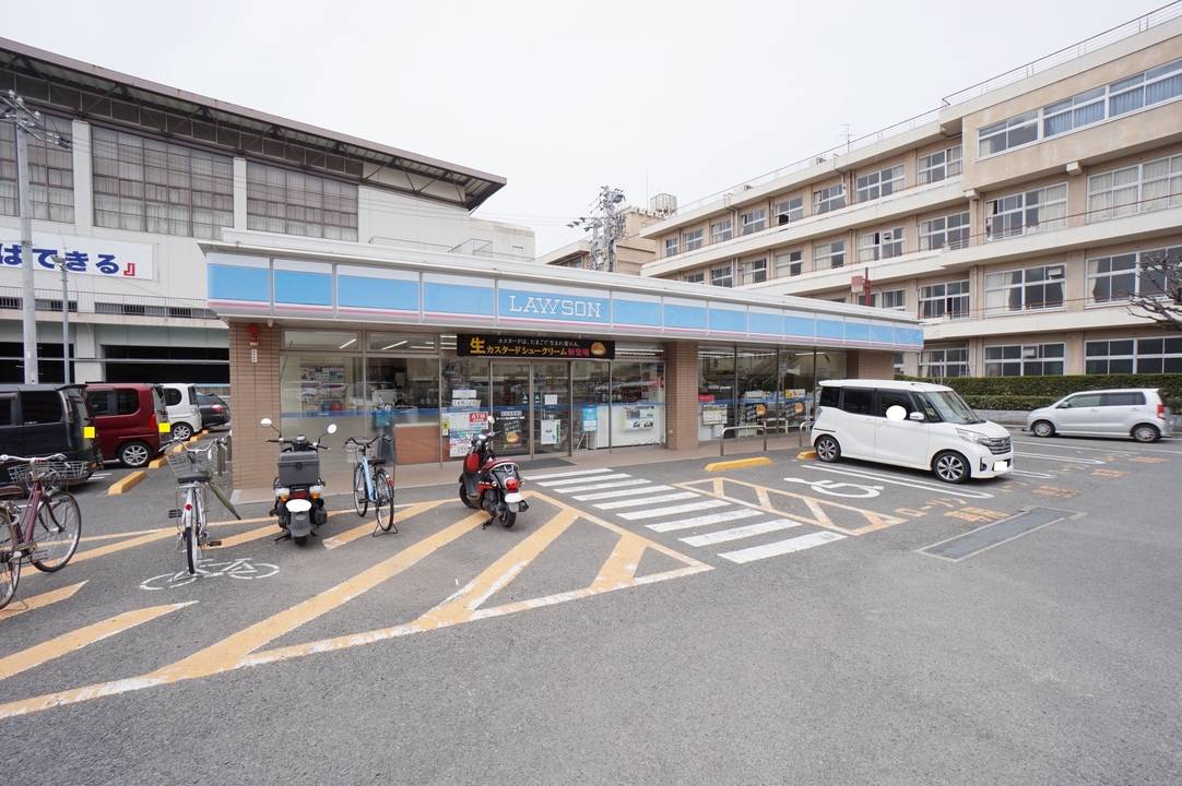 コンビニ　ローソン松山湊町七丁目店（コンビニ）まで372m