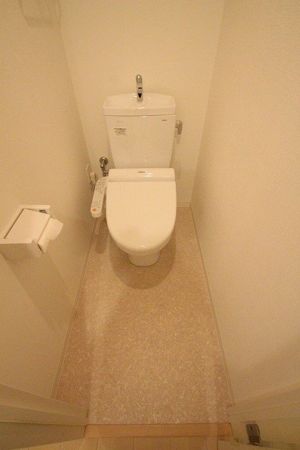 トイレ　同物件別号室の写真です。