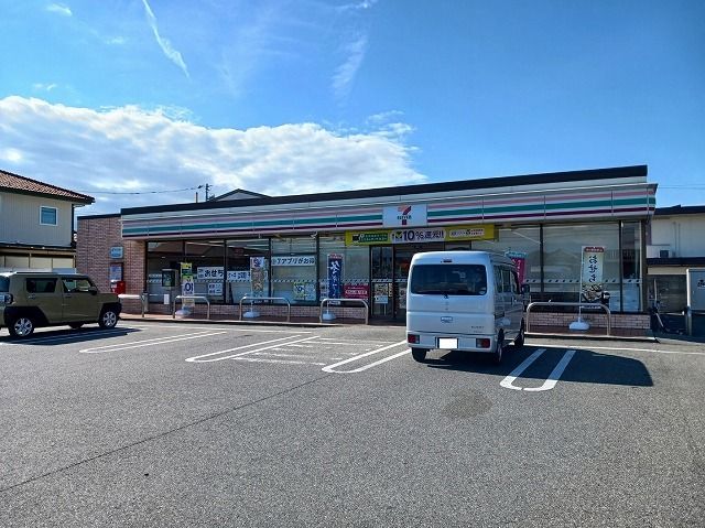 コンビニ　セブンイレブン甲斐富竹新田店（コンビニ）まで800m
