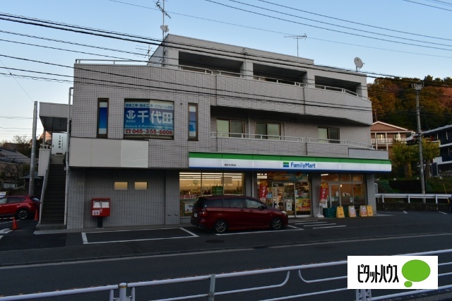 コンビニ　ファミリーマート横浜今井町店（コンビニ）まで435m