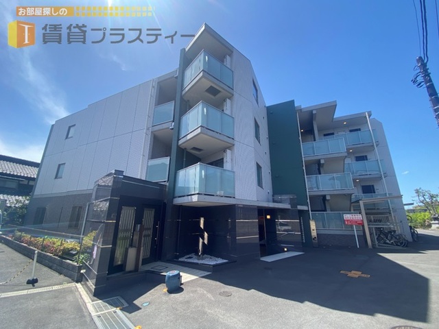 建物外観　駅近ですが自然を感じられるマンションです。