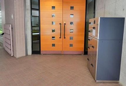 エントランス　落ち着いたエントランスです