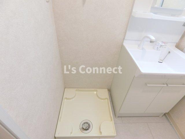 その他設備　室内洗濯機置き場には排水パン付き。