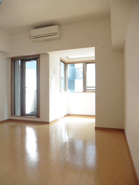 居室・リビング　※別部屋の参考写真です。
