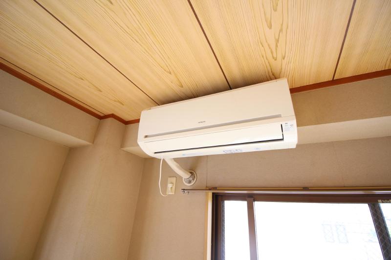 その他設備　ダイニング隣の和室にあるエアコンです