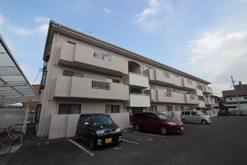 建物外観　3階建ての外観(1)