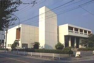 図書館　四日市市立図書館（図書館）まで1261m