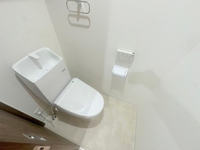トイレ　綺麗なトイレにはウォシュレット標準装備です。