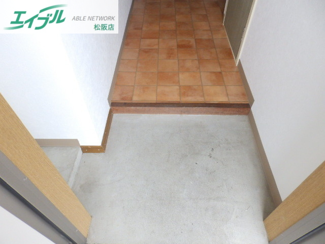 玄関　同型の別部屋写真です。