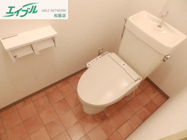 トイレ　同型の別部屋写真です。