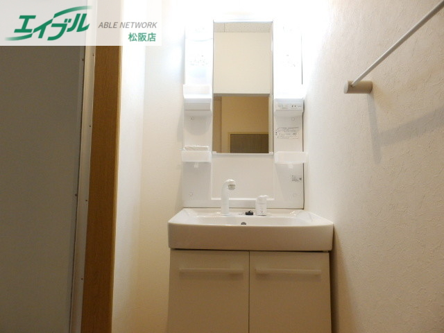 洗面設備　同型の別部屋写真です。