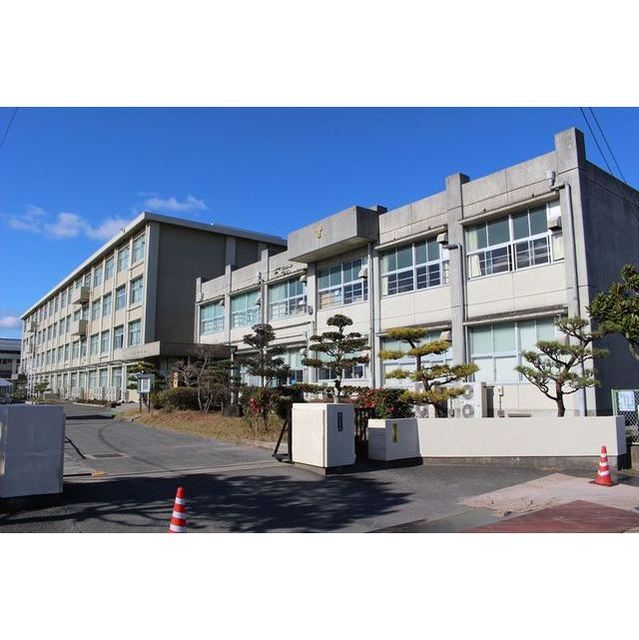 中学校　境川中学校（中学校）まで2300m