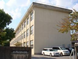 小学校　蟹江町立学戸小学校（小学校）まで586m
