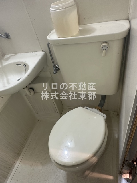 トイレ　白を基調とした空間で清潔感のあるトイレです♪