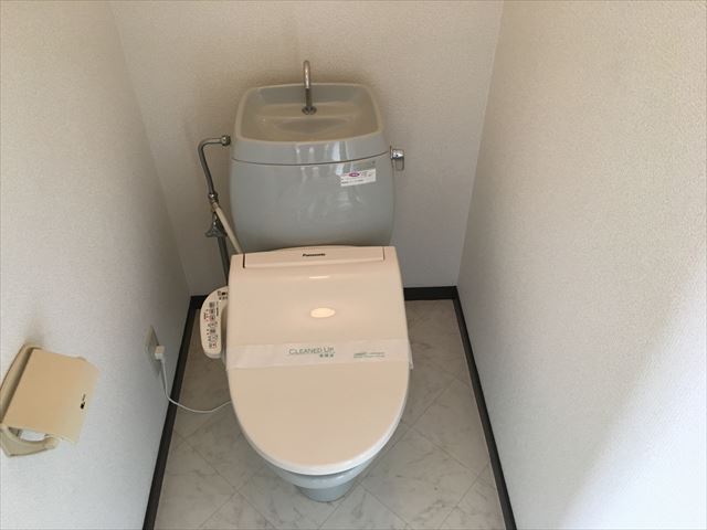 トイレ　温水洗浄便座がつきますよー！