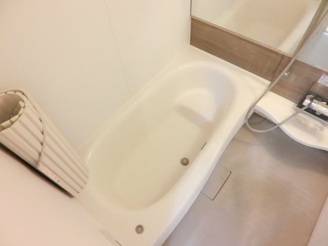バス・シャワールーム　大きなお風呂で疲れもスッキリ♪