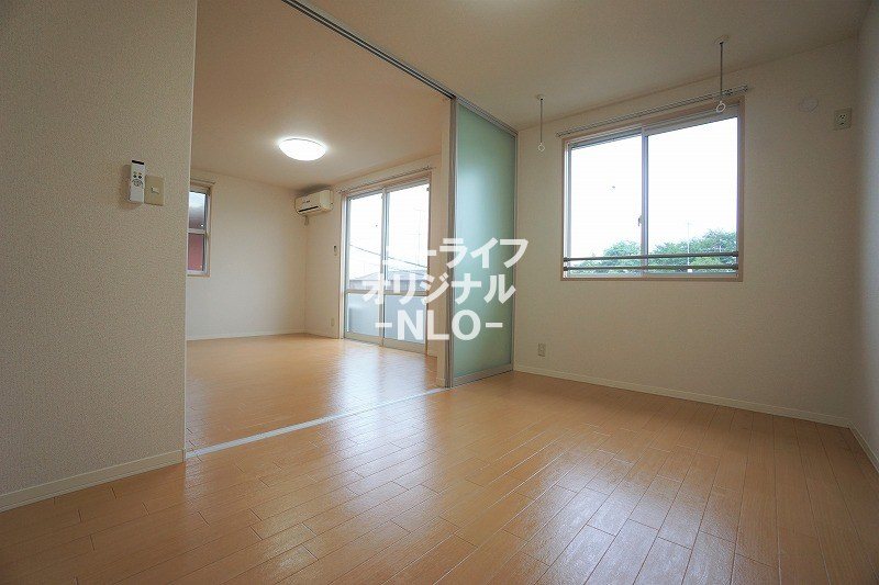 その他　6帖洋室☆リビング続きのお部屋です☆