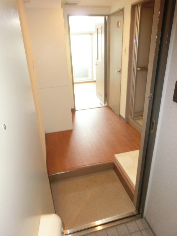 玄関　※同物件別号室参考写真
