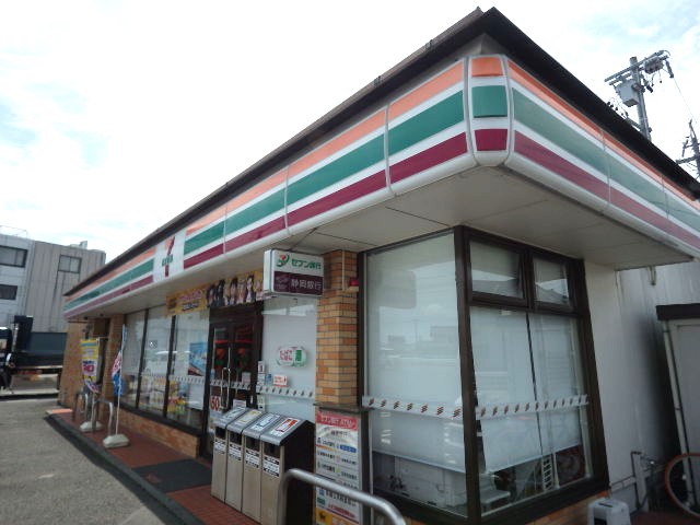 コンビニ　セブンイレブン藤枝稲川店（コンビニ）まで703m