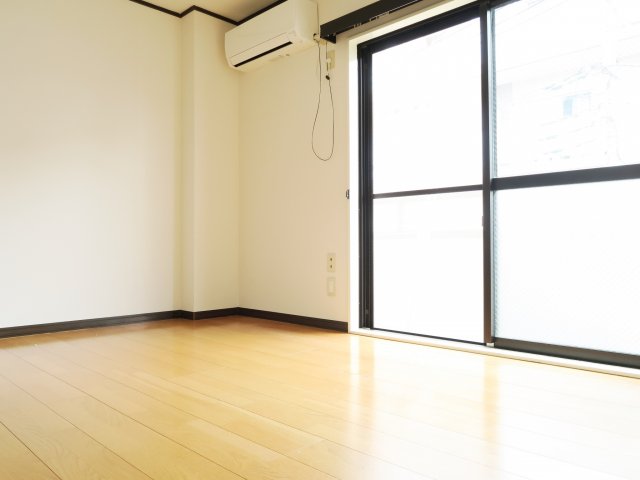 居室・リビング　別号室の参考写真です。