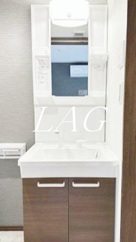 洗面設備　独立洗面台です。（同仕様設備です）