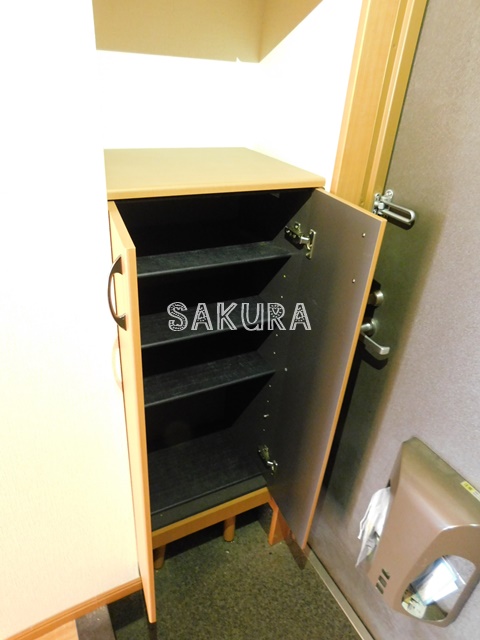玄関　便利なカウンター型シューズボックス♪