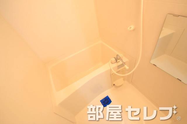 バス・シャワールーム　キレイなバスルームです。３０２号室の写真です。