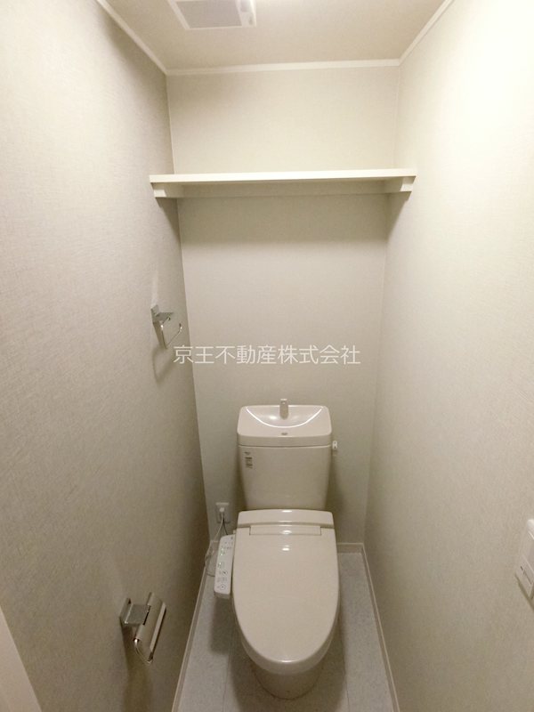 トイレ　温水洗浄便座付きトイレ