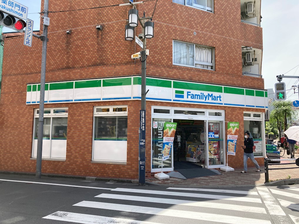 コンビニ　ファミリーマート　新井薬師店（コンビニ）まで960m