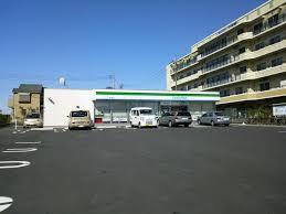 コンビニ　ファミリーマート 藤沢稲荷店（コンビニ）まで827m