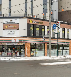 コンビニ　セブンイレブン札幌北2条東1丁目店（コンビニ）まで270m