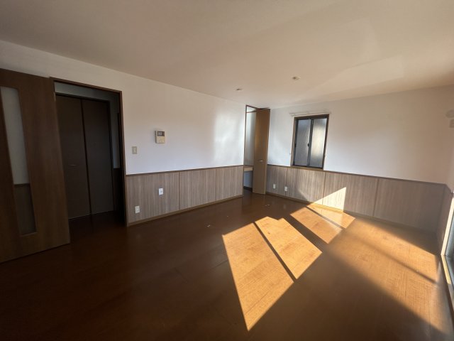 プラシードアレイ B棟の居間写真