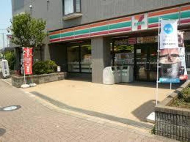 コンビニ　セブンイレブン八王子片倉駅北口店（コンビニ）まで915m