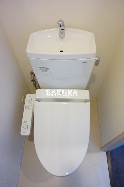 トイレ　嬉しい温水洗浄便座付き♪