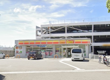 コンビニ　デイリーヤマザキ長田浪松町店（コンビニ）まで122m