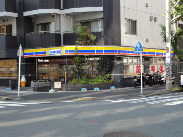 コンビニ　ミニストップ新横浜1丁目店（コンビニ）まで122m