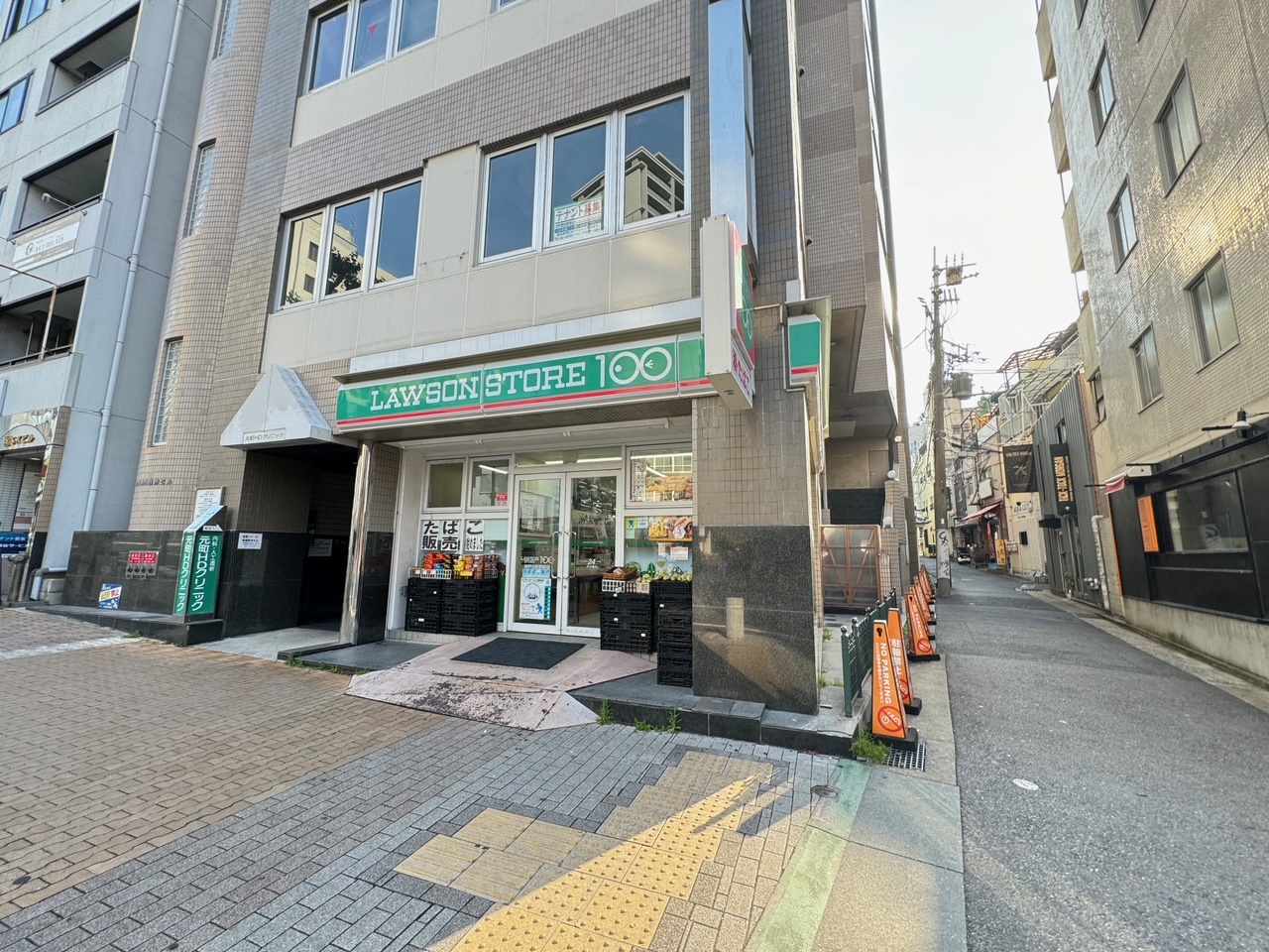 コンビニ　ローソンストア100神戸元町駅前店（コンビニ）まで176m