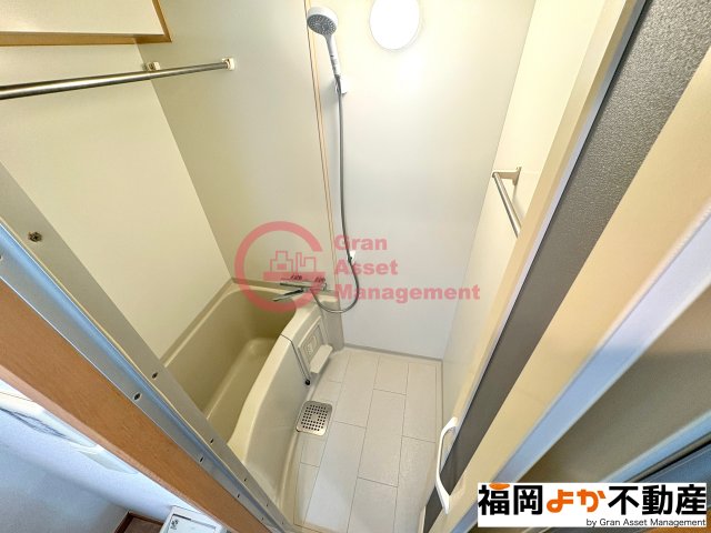 バス・シャワールーム　【福岡よか不動産】ゆったり過ごせるお風呂です。浴室乾燥機付。
